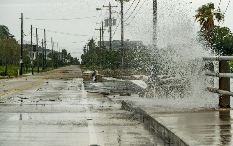 Hurricane Harvey pounds down on locals as residents evacuate 